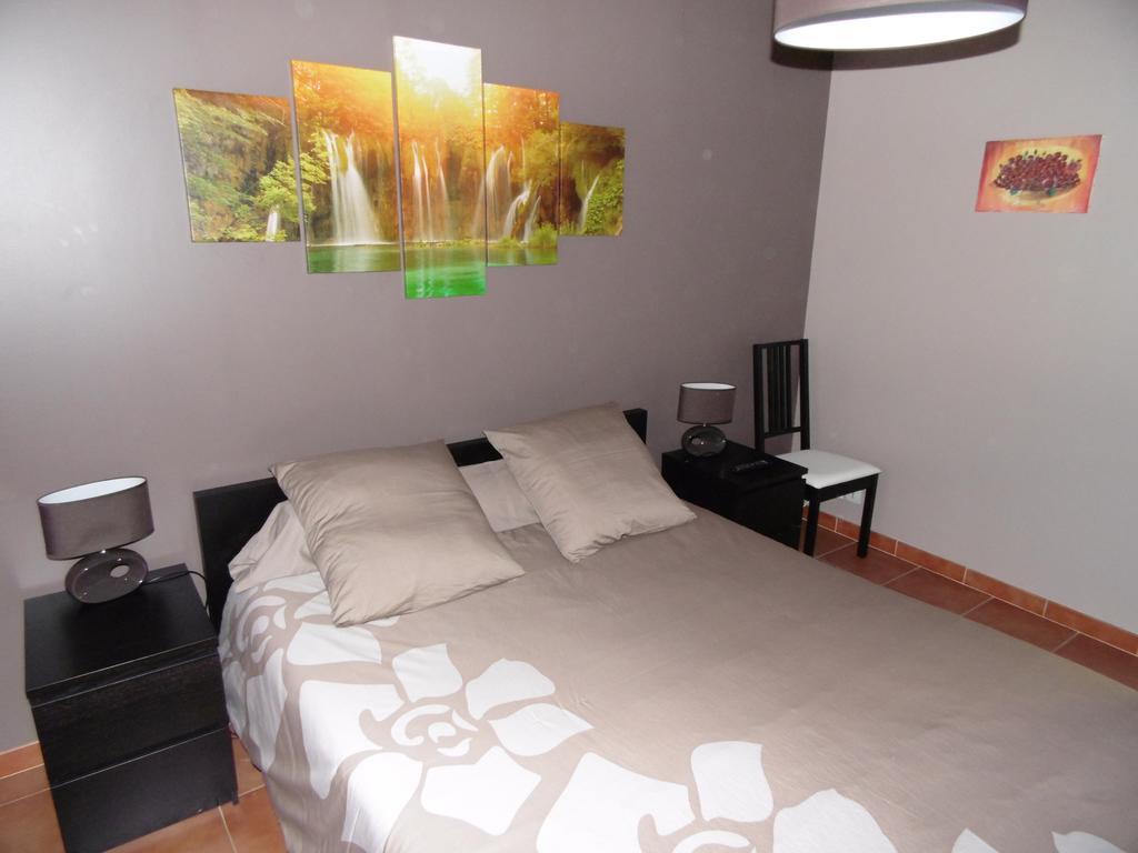 Les Terrasses De Valensole Bed and Breakfast Δωμάτιο φωτογραφία